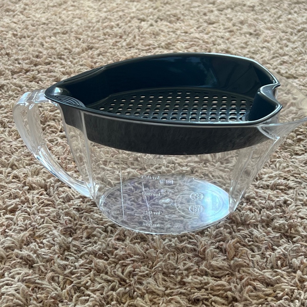 Trudeau Gravy Separator 4 Cup 1000ml Clear Plastic Fat Separator‎ with Strainer